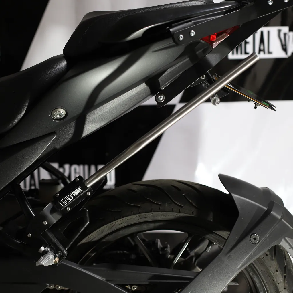 [FSU12026053] PORTA ALFORJAS LIGERO SUZUKI GIXXER 250 Y SF – 150 FI